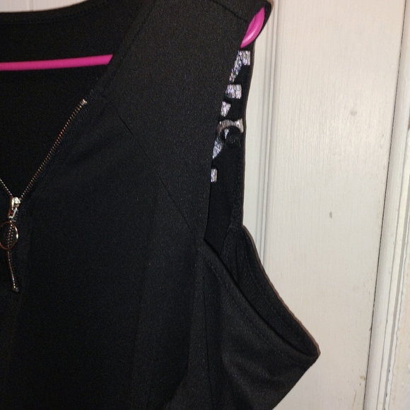 SHEIN Black Cold Shoulder Blouse with Zipper Detail - Picture 4 of 9